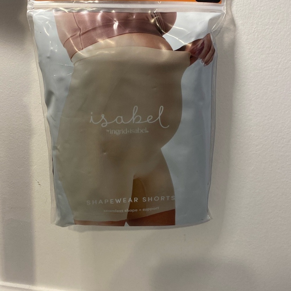 Ingrid Isabel size Medium Maternity Seamless Shapewear Shorts New With Tags